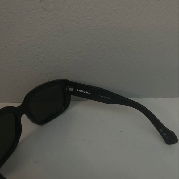 Balenciaga Dark Frame Sunglasses - Picture 3 of 4